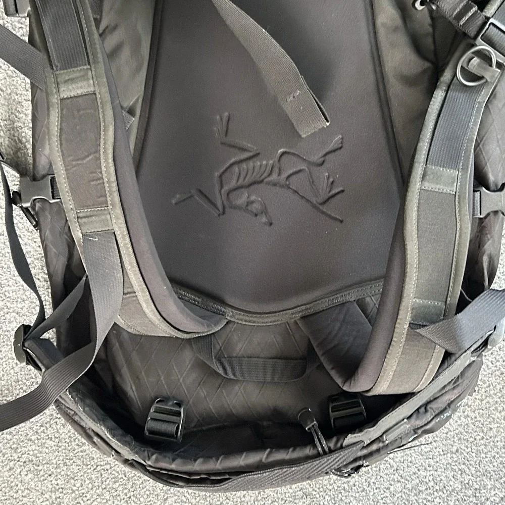Arc'teryx Needle 35 Backpack 35L Black Blue One Size Hiking Nylon Canada Daypack
